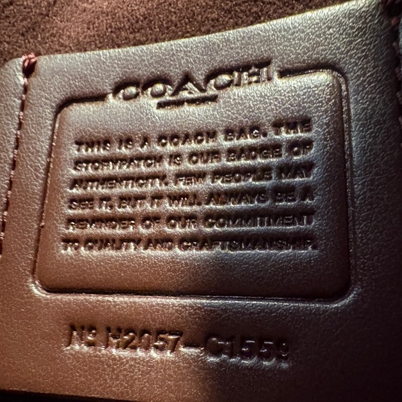 Beautiful Green Leather Coach Handbag - Picture 2 of 6